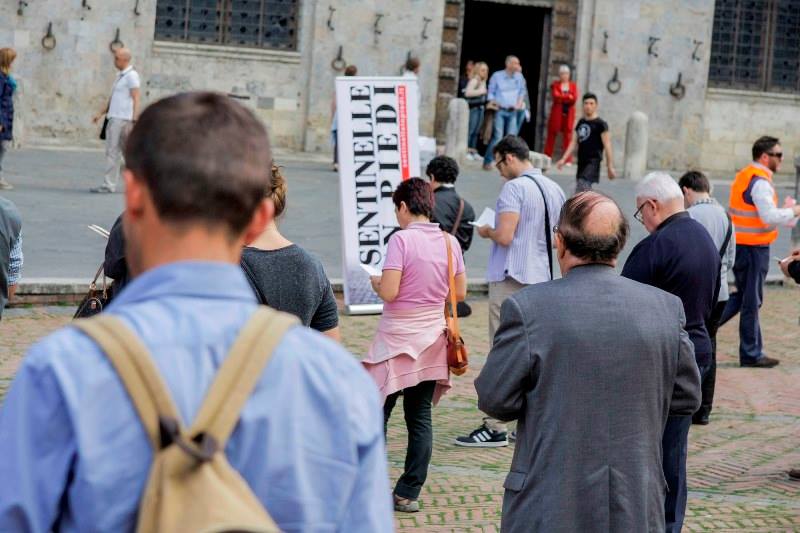 sentinelle-in-piedi-siena