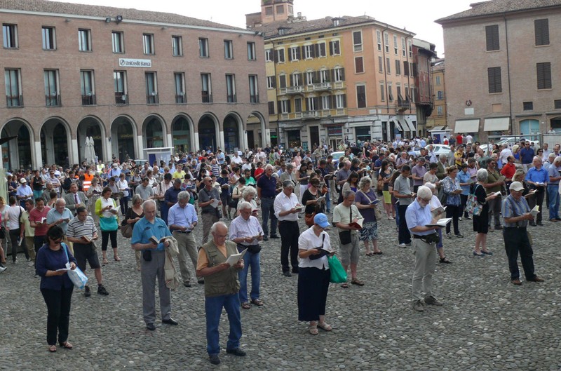 sentinelle in piedi modena