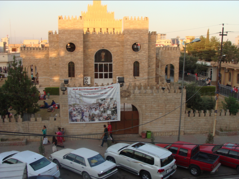 Iraq. L’inviato di Tempi tra i rifugiati cristiani a Erbil. «Vogliamo andarcene tutti. Qui non c’è speranza»