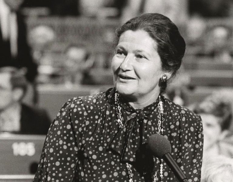 Nemmeno la madre della legge Simone Veil pensava che l’aborto fosse un «diritto fondamentale»