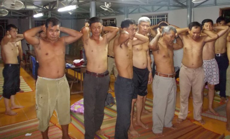 Vietnam. Nove cristiani attaccati e arrestati: «Ci perseguitano giorno e notte, quando preghiamo o mangiamo»