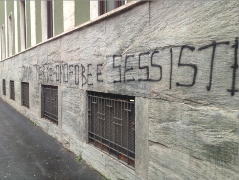 «Tempi merde omofobe e sessiste». Scritte sul muro della redazione del nostro settimanale