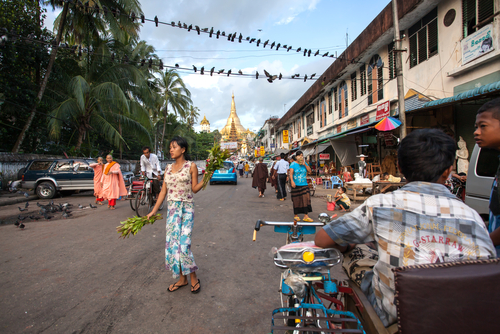 birmania-yangon-shutterstock_197817623