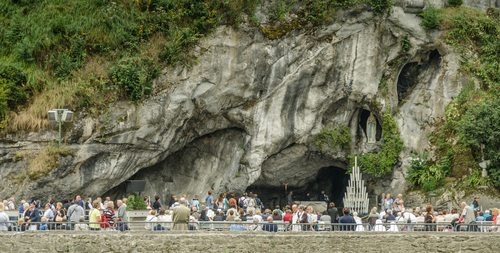 lourdes-shutterstock_210473989