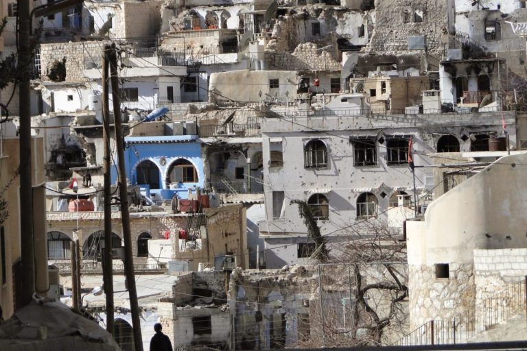 Siria. Rifarsi una vita a Maloula, il villaggio cristiano trasformato dai terroristi in «città fantasma»