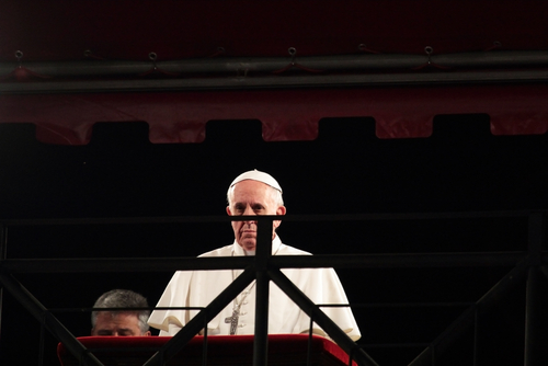 Papa Francesco: «Il sangue dei nostri fratelli cristiani copti» uccisi dall’Isis «è una testimonianza che grida»
