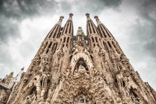 sagrada-familia-facciata-nativita-shutterstock_133581344