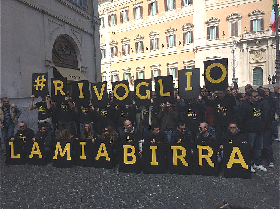 birra-tasse-assobirra-protesta-roma-twitter