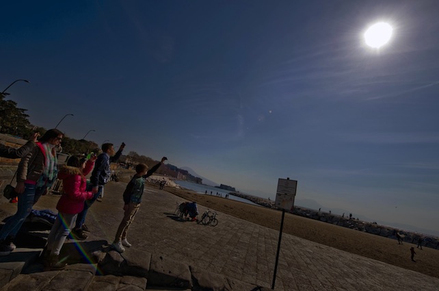 L'Italia si ferma per ammirare l'eclissi di Sole