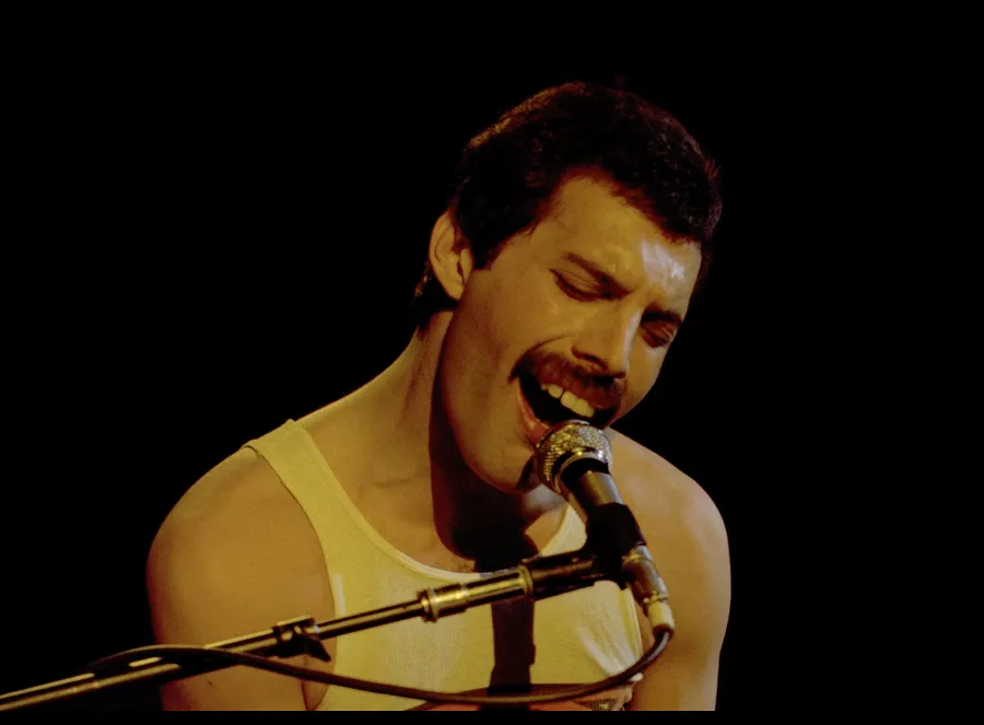 freddie-mercury-queen-2