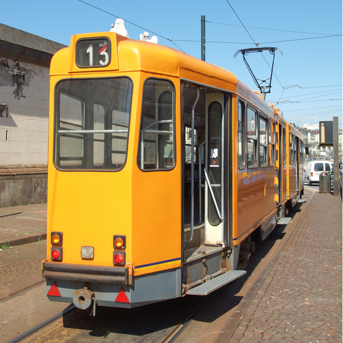 tram-milano-shutterstock_103772300