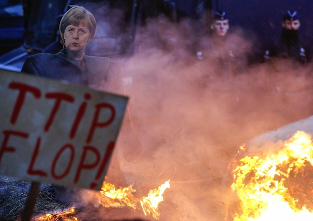 Famers and alliance D19-20 members protest in Brussels near the EUropean Institutions