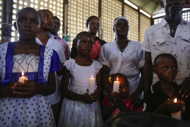 Kenyan Christians offer Easter Sunday prayers for the 148 victims of a university attack