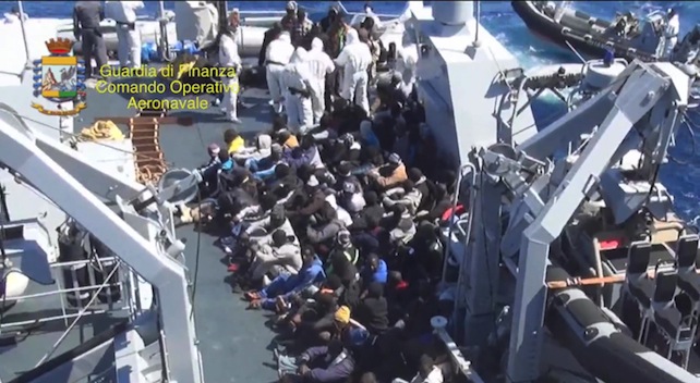 Naufragio migranti in Canale di Sicilia,si temono 700 morti