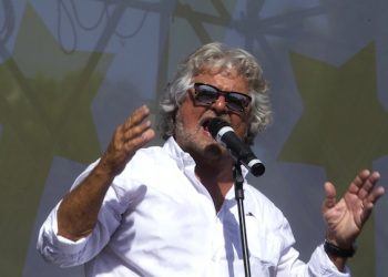 Il leader del Movimento 5 Stelle, Beppe Grillo, durante il suo intervento alla manifestazione Italia5Stelle al Circo Massimo. Roma, 11 ottobre 2014. ANSA/CLAUDIO PERI
