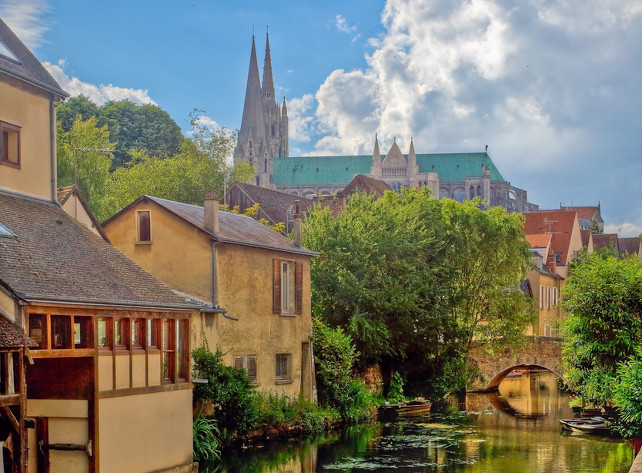 chartres-cattedrale-shutterstock_87741925