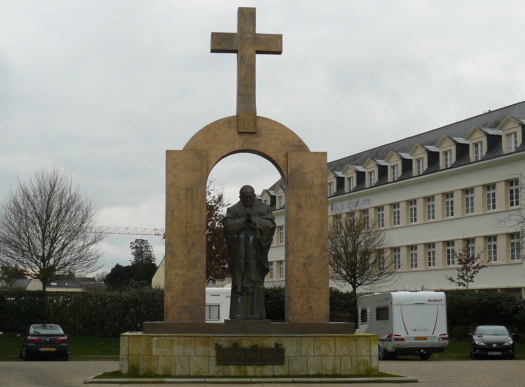 francia-statua-giovanni-paolo-ii-ploermel