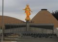 La Madonnina del Duomo di Milano nella giornata inaugurale di Expo2015, Milano, 1 maggio 2015. ANSA/STEFANO PORTA