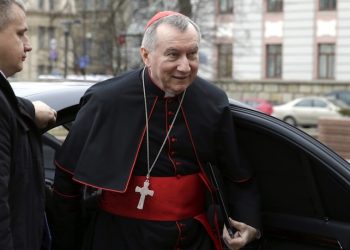 epa04660119 Vatican Secretary of State, Cardinal Pietro Parolin arrives in the Ministry of Foreign Affairs in Minsk, Belarus, 13 March 2015. Pietro Parolin is on his official four day visit in Belarus.  EPA/TATYANA ZENKOVICH