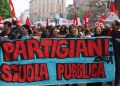 La manifestazione dei Cobas scuola e degli studenti medi in occasione dello sciopero contro la riforma della scuola voluta dal Governo, Bologna, 5 maggio 2015.ANSA/GIORGIO BENVENUTI
