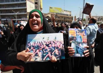 epa04722978 Iraqis shout slogans and carry the pictures of their relatives believed to have been executed by the group calling themselves the Islamic State (IS) when they overan the Speicher base near Tikrit, during a demonstration al-Tahrir Square, Baghdad, Iraq, 27 April 2015. According to local reports dozens of Iraqis demonstrated in central Baghdad demanding the government reveals the fate of their relatives, missing and presumed killed when IS overan the base.  EPA/AHMED JALIL
