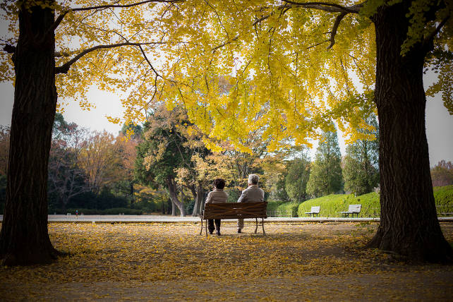 anziani-parco-shutterstock_256142389