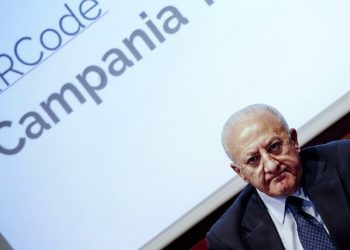 Il  presidente della Regione Campania Vincenzo De Luca all'Istituto Zooprofilattico Sperimentale del Mezzogiorno a Portici (Napoli) in una conferenza stampa dedicata alle problematiche della Terra dei Fuochi, 22 giungo 2015.
ANSA/ CIRO FUSCO