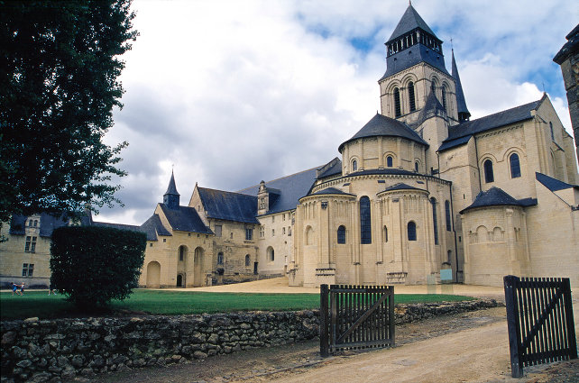 francia-abbazia-fontevraud-shutterstock_5369557