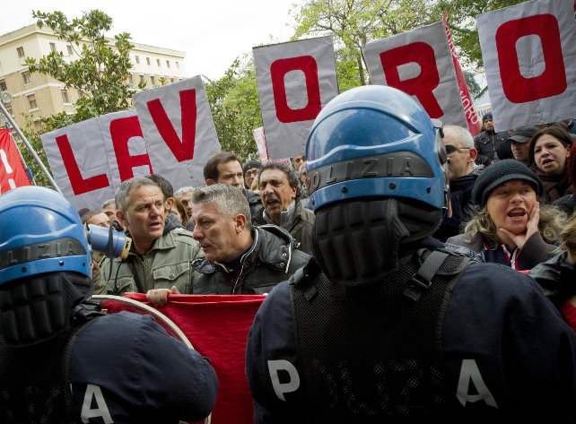 lavoro-disoccupazione-protesta-napoli-ansa