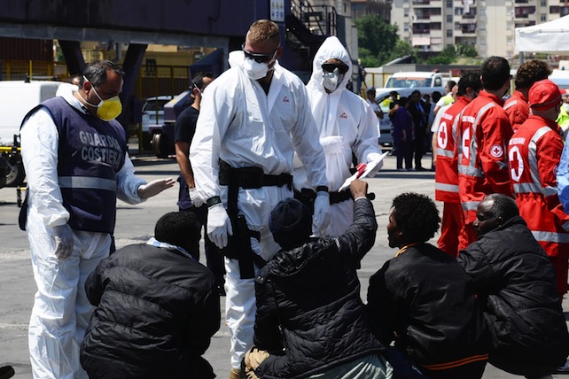 Profughi e clandestini hanno bisogno di meno buonismo e più responsabilità