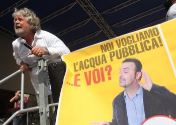 Beppe Grillo durante la manifestazione del Movimento Cinque stelle, a sostegno della candidatura a sindaco di Massimo Bugani, questo pomeriggio 07 maggio 2011 in piazza Maggiore a Bologna.
ANSAMICHELE NUCCI
