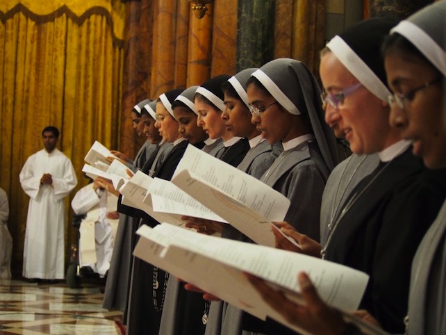 Storia di suor Lucia e di una vita dedicata alle “perle” del Cottolengo