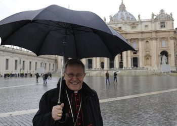 German Cardinal Walter Kasper, President Emeritus of the Pontifical Council for Promoting Christian Unity,through St. Peter's Square at the end of the fourth session of the Congregation at Vatican City, 6 March 2013.      ANSA / MAURIZIO BRAMBATTI