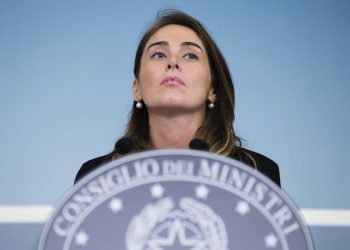 Il ministro delle riforme e rapporti col parlamento Maria Elena Boschi, durante la conferenza stampa al termine del consiglio dei ministri. Roma 11 giugno 2015. ANSA/ANGELO CARCONI