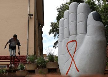 epa03020892 A man walks past a huge hand at the Wits Reproductive Health and HIV Institute who are marking World Aids Day with the campaign theme 'Getting to Zero', in Johannesburg, South Africa, 01 December 2011. The 'Getting to Zero' campaign represents zero New Infections, Zero AIDS-related Deaths from HIV, and Zero Discrimination.  EPA/STR SOUTH AFRICA OUT