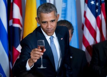 President Barack Obama raises a glass as he attends a luncheon hosted by United Nations Secretary-General Ban Ki-moon, Monday, Sept. 28, 2015, at United Nations headquarters. (AP Photo/Andrew Harnik)