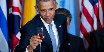 President Barack Obama raises a glass as he attends a luncheon hosted by United Nations Secretary-General Ban Ki-moon, Monday, Sept. 28, 2015, at United Nations headquarters. (AP Photo/Andrew Harnik)