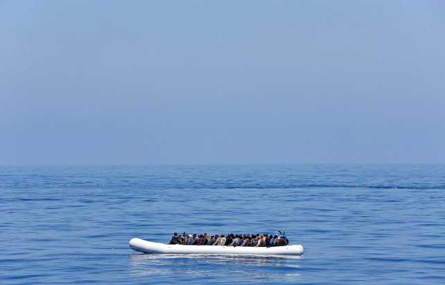 gommone-sbarco-catania-immigrati-ansa