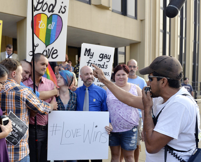 kentucky-same-sex-marriage-kim-davis-lovewins-ansa-ap