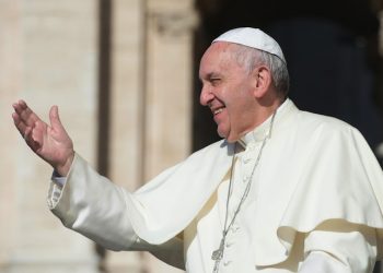 Pope Francis arrives to lead the weekly general audience in Saint Peters Square, Vatican City, 26 August 2015.
ANSA/ OSSERVATORE ROMANO
++HO - NO SALES EDITORIAL USE ONLY++