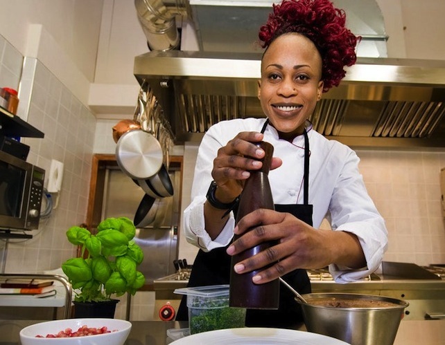 Storia di Victorie, dal Congo all’Italia. Una chef che si mette al servizio dei poveri