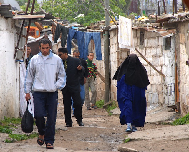 Quel tè tra le baracche. «Cosa ha insegnato a me, musulmano marocchino, l’arcivescovo di Tangeri»