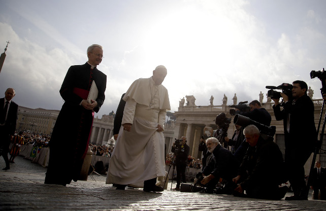 Il Papa: «Guardare i bambini con gli occhi di Gesù per capire che difendere la famiglia è proteggere l’umanità»