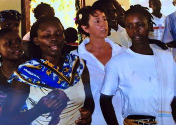 Il medico italiano Rita Fossaceca durante una della sue tante missioni in Africa. La donna Ë stata uccisa in Kenya e altri tre connazionali sono rimasti feriti, 29 novembre 2015. ANSA
