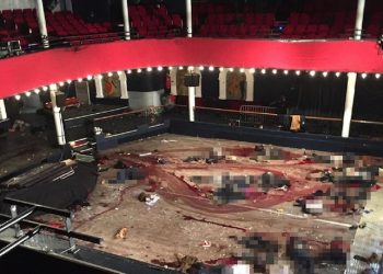 +++ATTENZIONE LA FOTO NON PUO' ESSERE PUBBLICATA O RIPRODOTTA SENZA L'AUTORIZZAZIONE DELLA FONTE DI ORIGINE CUI SI RINVIA+++
Una veduta interna del Bataclan dopo l'attacco terroristico a Parigi.
ANSA/MAIL ON LINE/MIRRORPIX