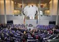 epa04978303 Members of the German parliaments vote on the planned asylum law reform in the German Bundestag in Berlin,†Germany, 15 October 2015. The main topic of the day is the debate on the refugee policy in Germany.  EPA/KAY NIETFELD