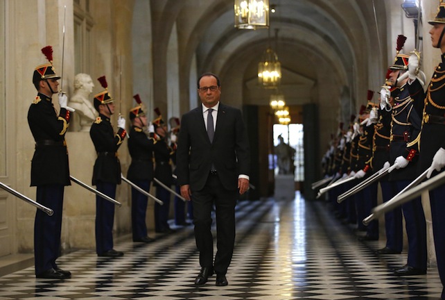 Oh mon Dieu, andare alla guerra in Siria con il “piccolo Napoleone” Hollande? No grazie