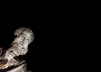 Saint Peter Statue lightened by television lights at the Vatican late 28 February 2013, ANSA/CLAUDIO PERI