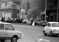 Incidenti in via Tuscolana a seguito dei delitti di Via Acca Larentia, automobili bruciate e autobus di traverso, in una foto d'archivio dell'8 gennaio 1978. ANSA
