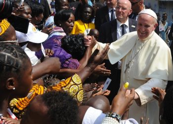 Pope Francis during a visit at a refugee camp in Bangui,Central African Republic, 29 November 2015.  Pope Francis is on a last leg of a six days visit that will take him to Kenya, Uganda and the Repulic of Central Africa from 25 to 30 November.ANSA/DANIEL DAL ZENNARO